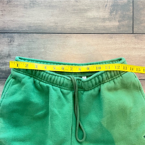 ARITZIA TNA Sweatfleece Cozy Fleece Dark Green Cargo Sweatpants. - Picture 5 of 9